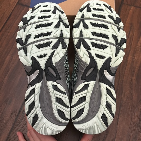 ASICS Gel Venture - NWT/NIB - Picture 4 of 5